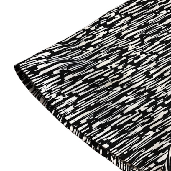 EUC | Divided | Black and White Abstract Patterned Mini Skirt | Size 8 - Picture 4 of 8